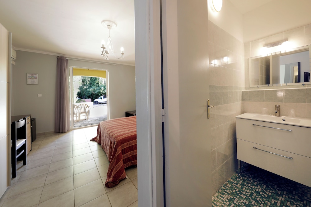 Standard Quadruple Room, Ensuite (Quadruple) - Photo 2