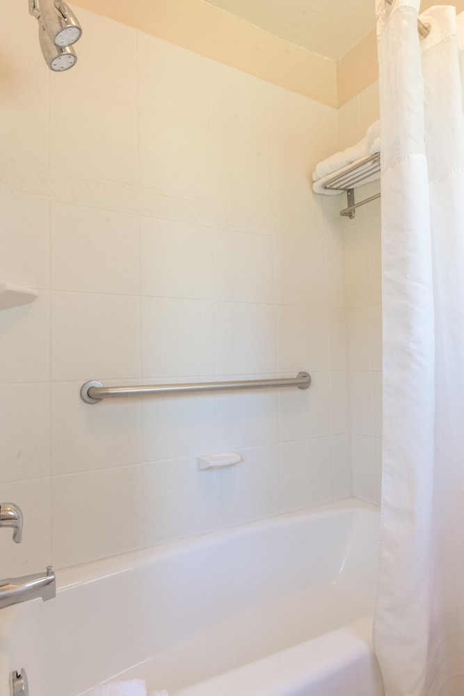 Deluxe Room, 1 King Bed, Balcony - Photo 6
