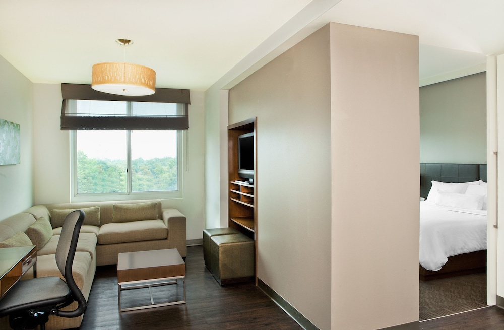 Suite, 1 Bedroom - Photo 3