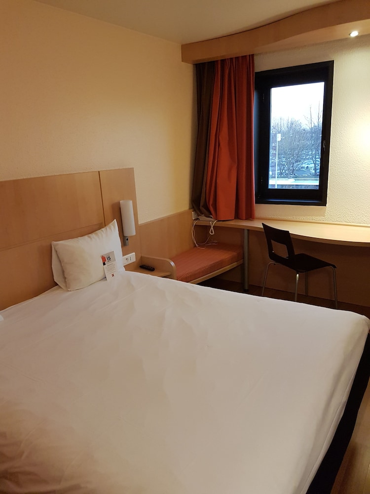 Standard Room, 1 Double Bed - Photo 12