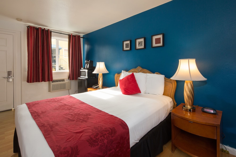 Standard Room, 1 Queen Bed - Photo 9