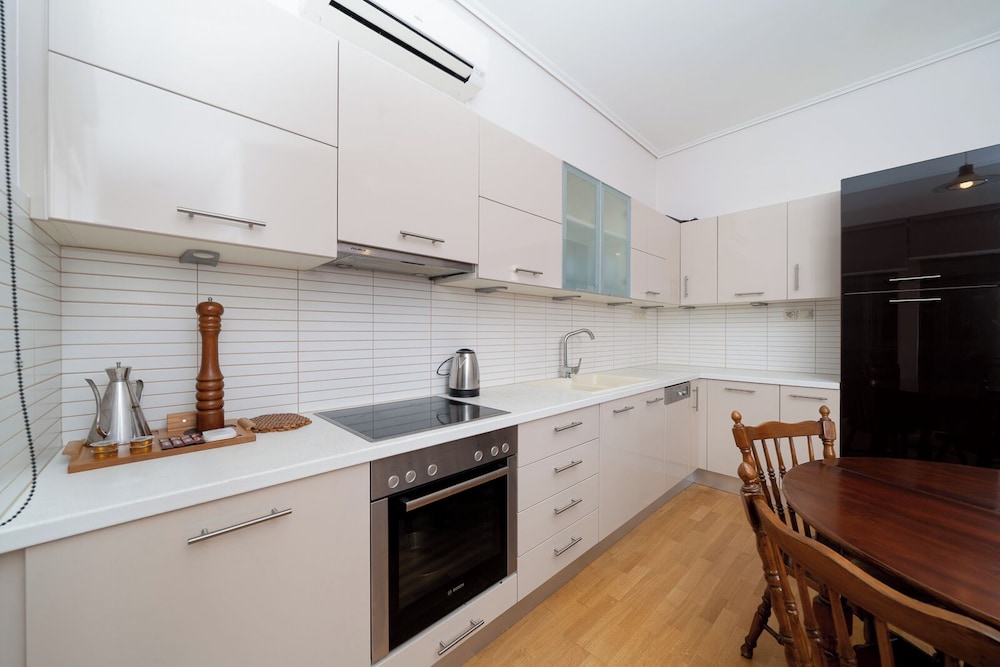 Luxury House photo 2