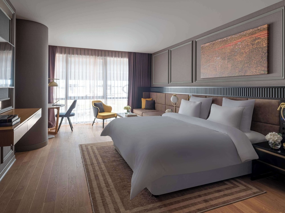 Superior Room, 1 King Bed photo 1