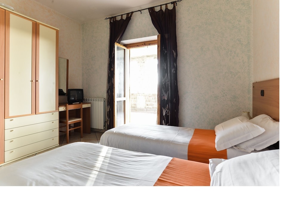 Twin Room, 2 Twin Beds, Terrace photo 3