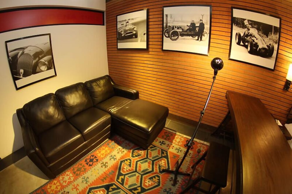 Executive Studio Suite