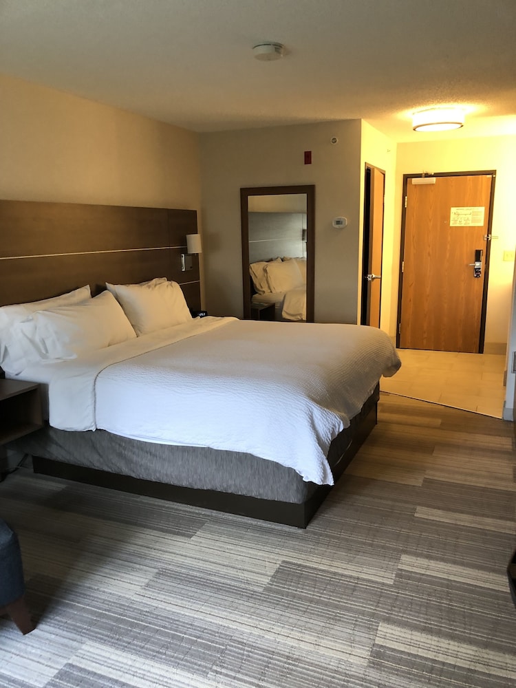 Standard Room, 1 King Bed, Accessible (Communication Accessible) - Photo 2