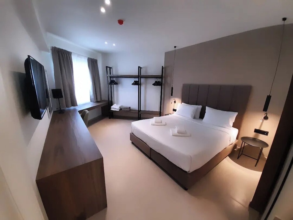 Master Suite | City View photo 3