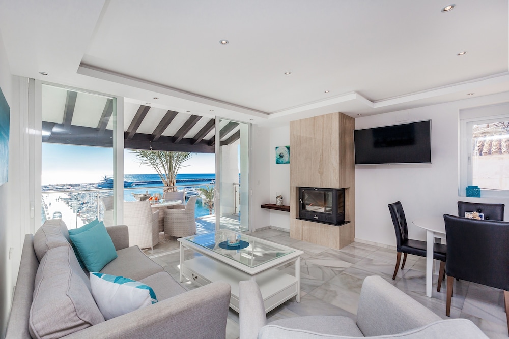Exclusive Penthouse, 2 Bedrooms, Ocean View, Oceanfront