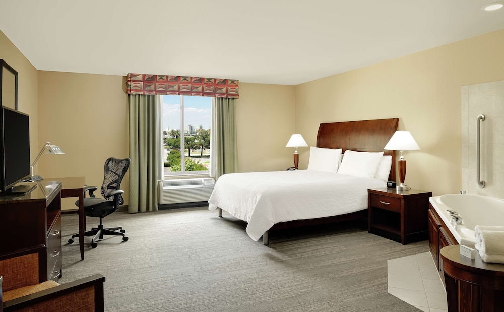 One King Bed, with Jetted Tub photo 1