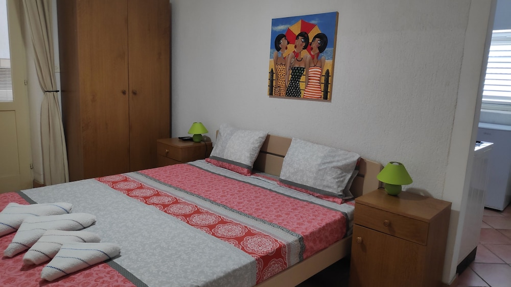 Basic Studio, 1 Queen Bed