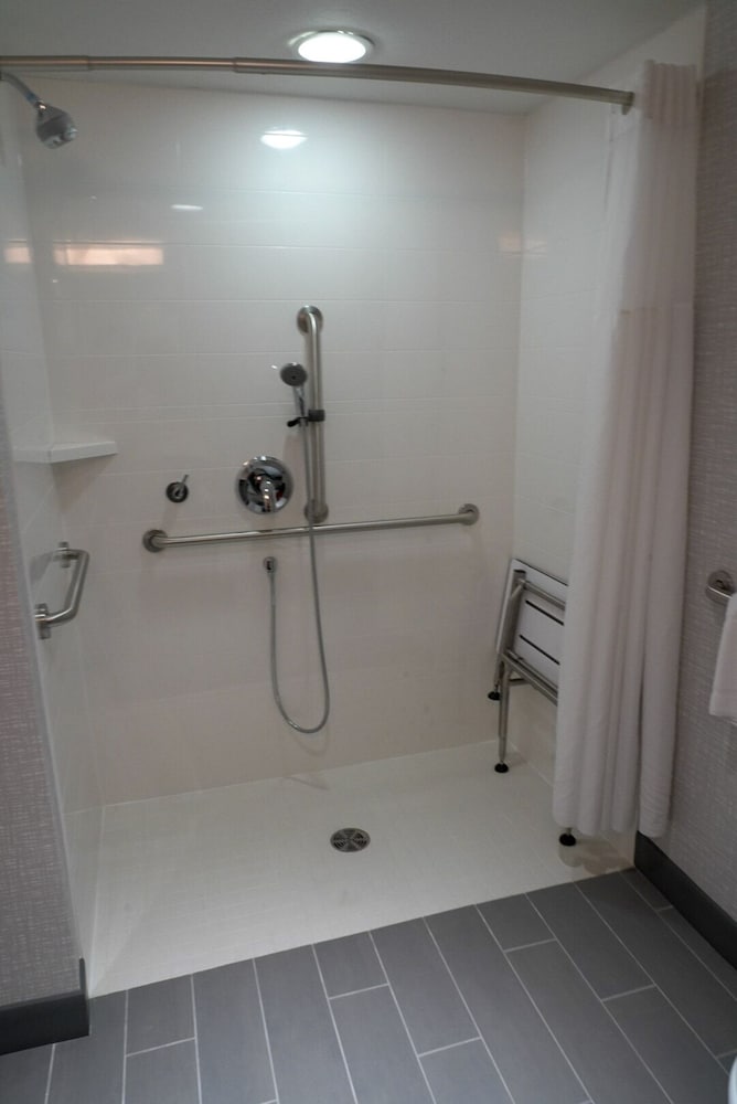 Room, 1 King Bed, Accessible, Non Smoking - Photo 2
