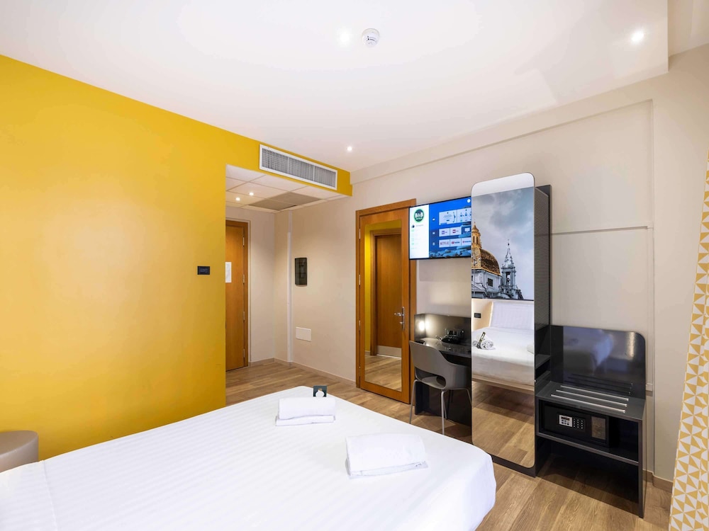 Standard Double Room, Non Smoking, Terrace thumbnail 5