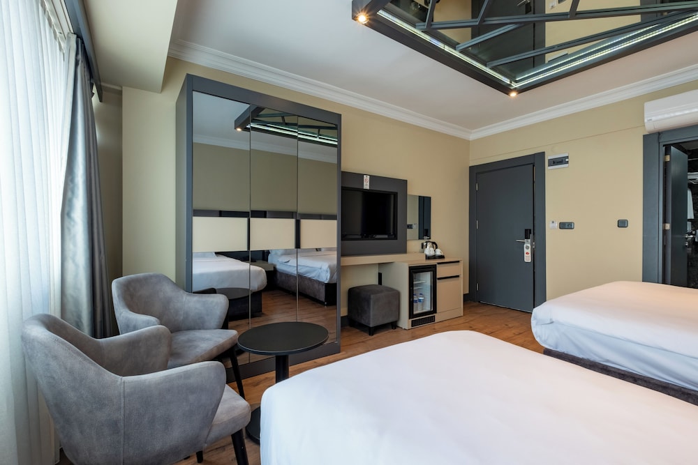 Family Triple Room - Photo 5
