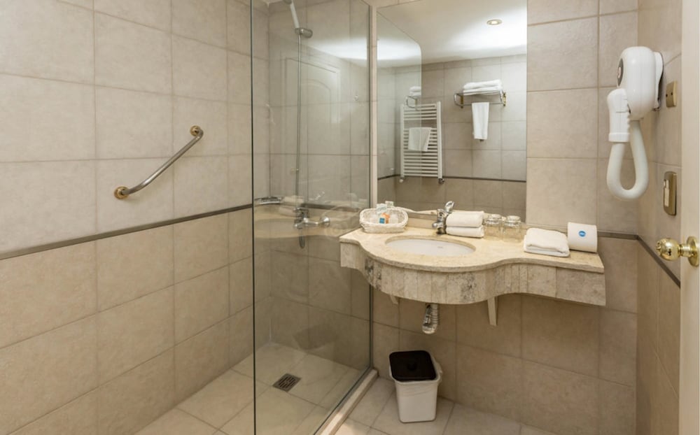 Standard Single Room thumbnail 6