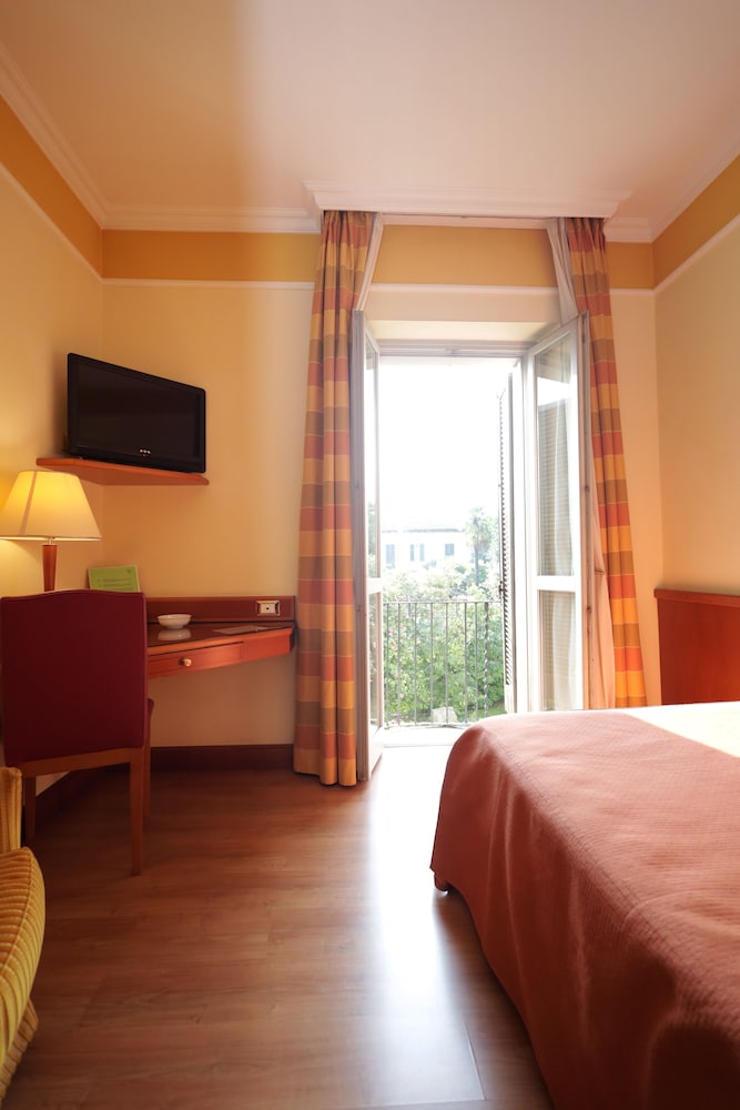 Classic Single Room, Garden View