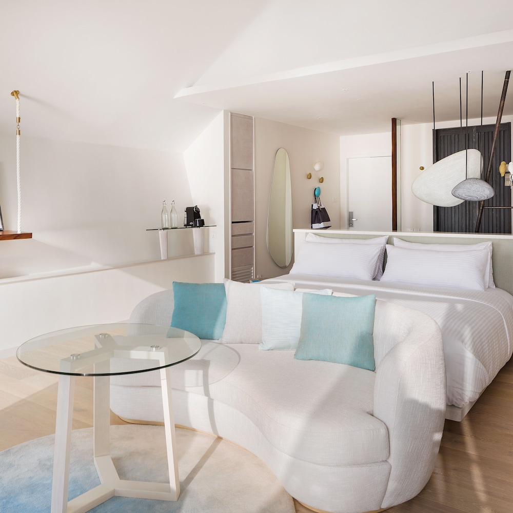 Romantic Pool Water Villa