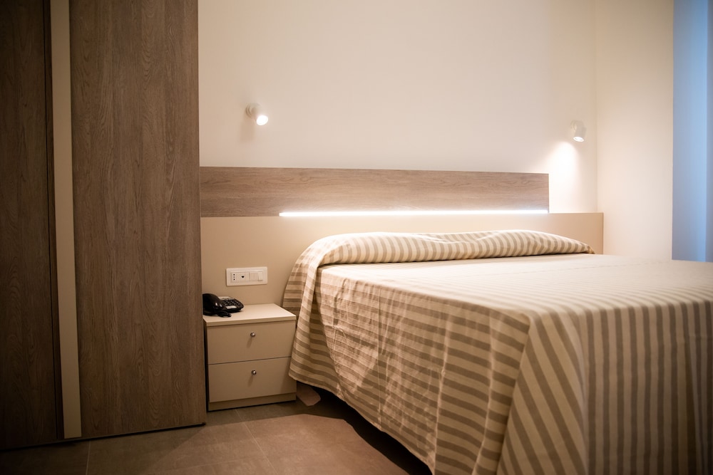 Standard Double or Twin Room photo 1