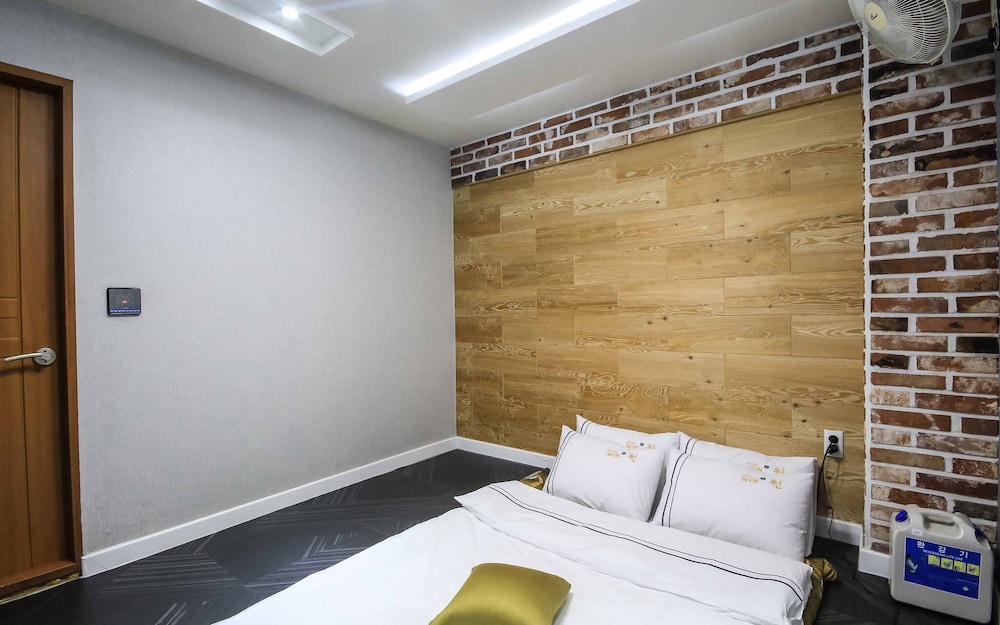Room (Korean-style Ondol Room) photo 3