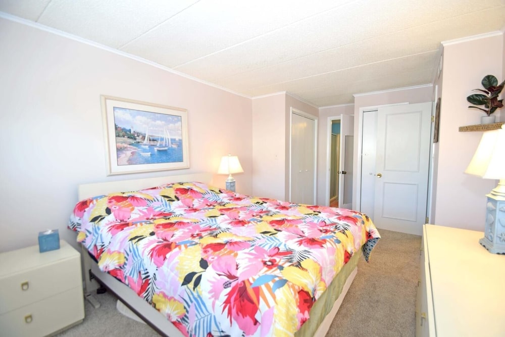Condo, 2 Bedrooms