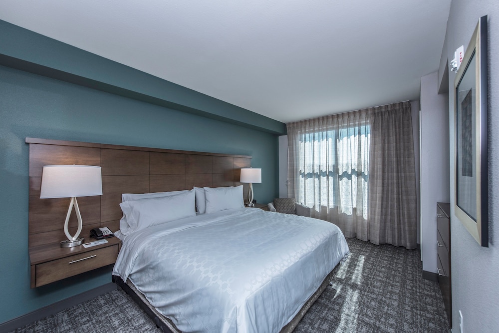 Suite, 2 Bedrooms, Kitchen (Accessible Tub)