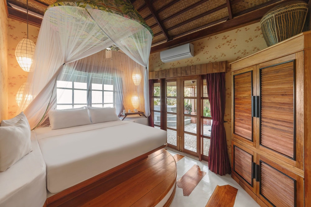 Honeymoon Suite, 1 King Bed, 2 Bathrooms, Ocean View photo 2