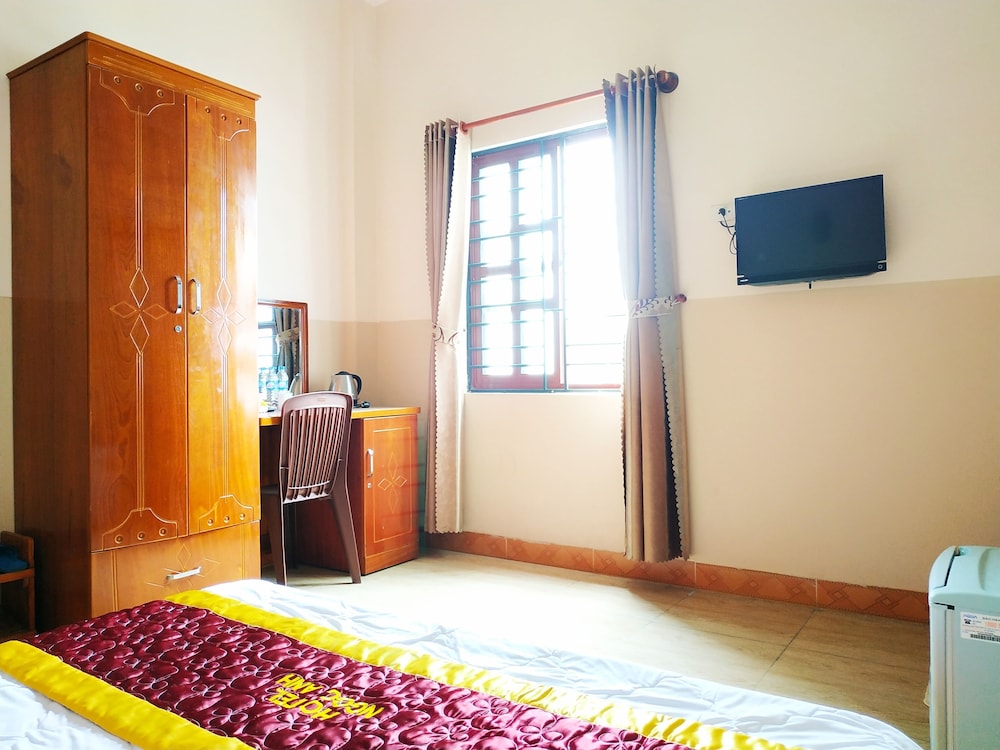 Double Room (Window)