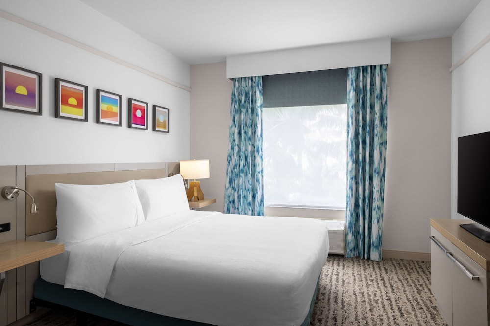 Deluxe Suite, 1 Bedroom, Accessible, Bathtub - Photo 3