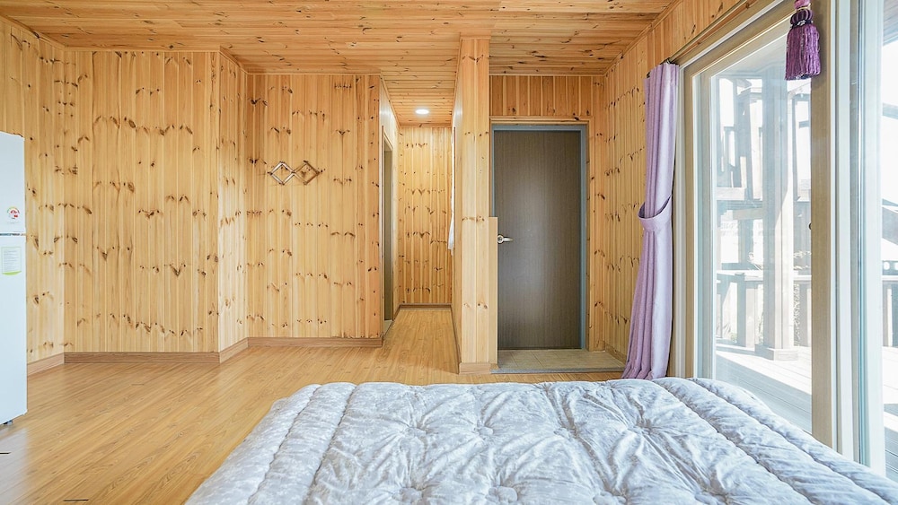 Basic Room, 1 Bedroom (B 103) - Photo 3