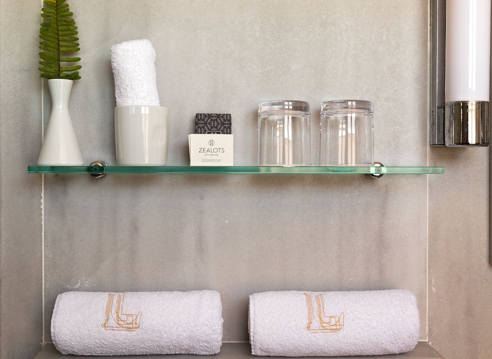 Suite - Photo 5