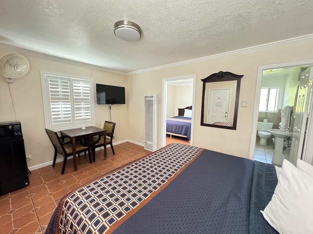 Room, Multiple Beds photo 1