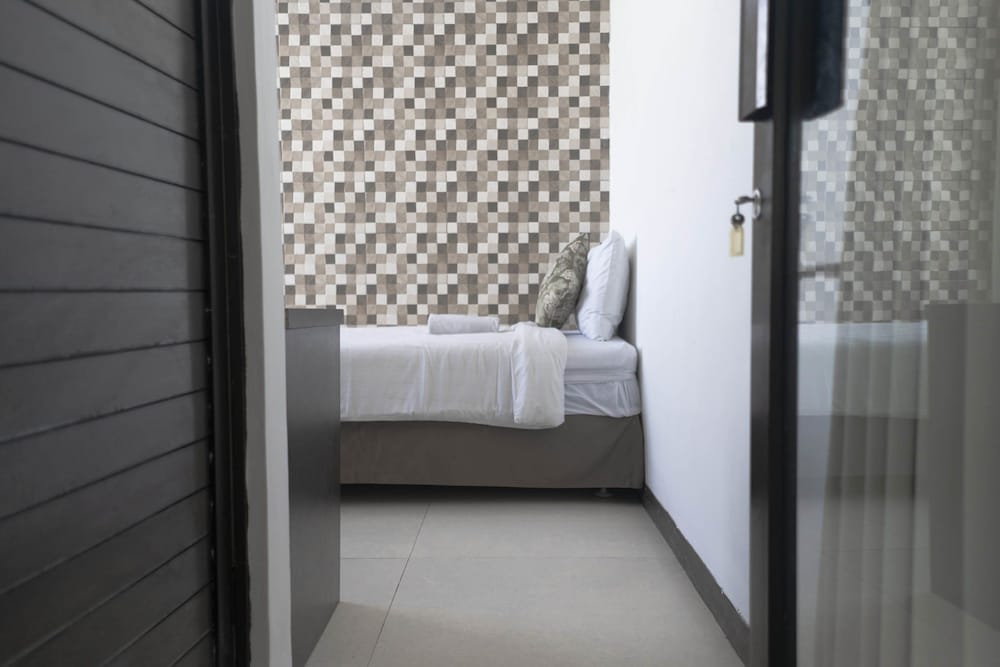 Basic Single Room, 1 Twin Bed, Courtyard View