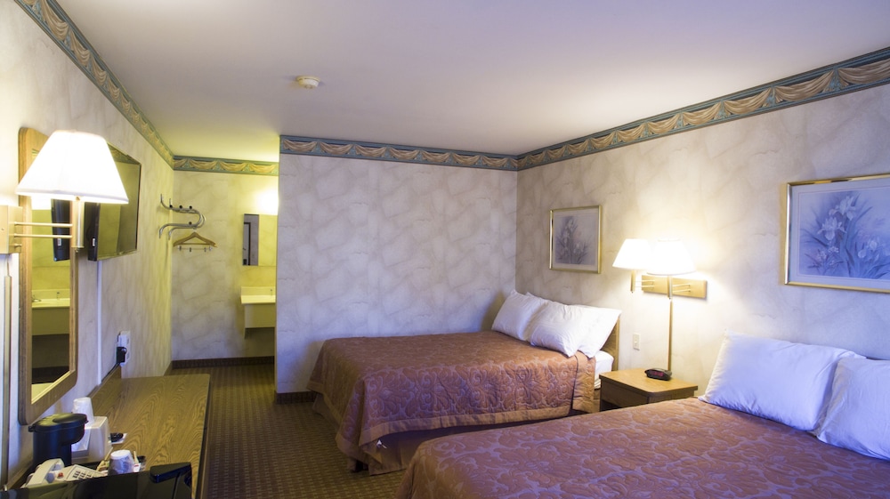 Standard Double Room, 2 Double Beds, Smoking photo 2