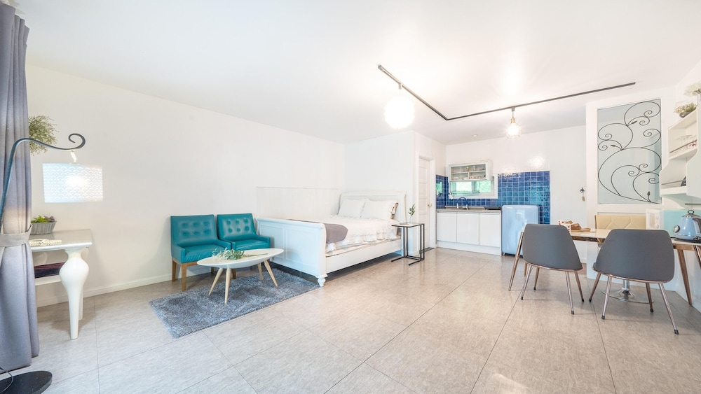 Basic Room, 1 Bedroom (Rosemary)