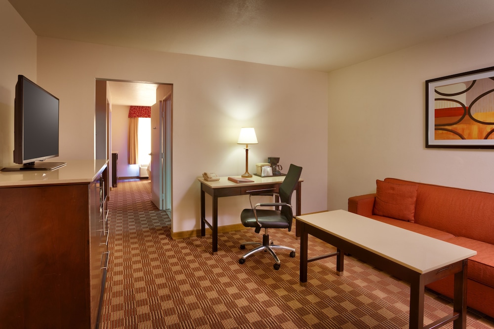 Executive Suite, 1 Bedroom - Photo 2