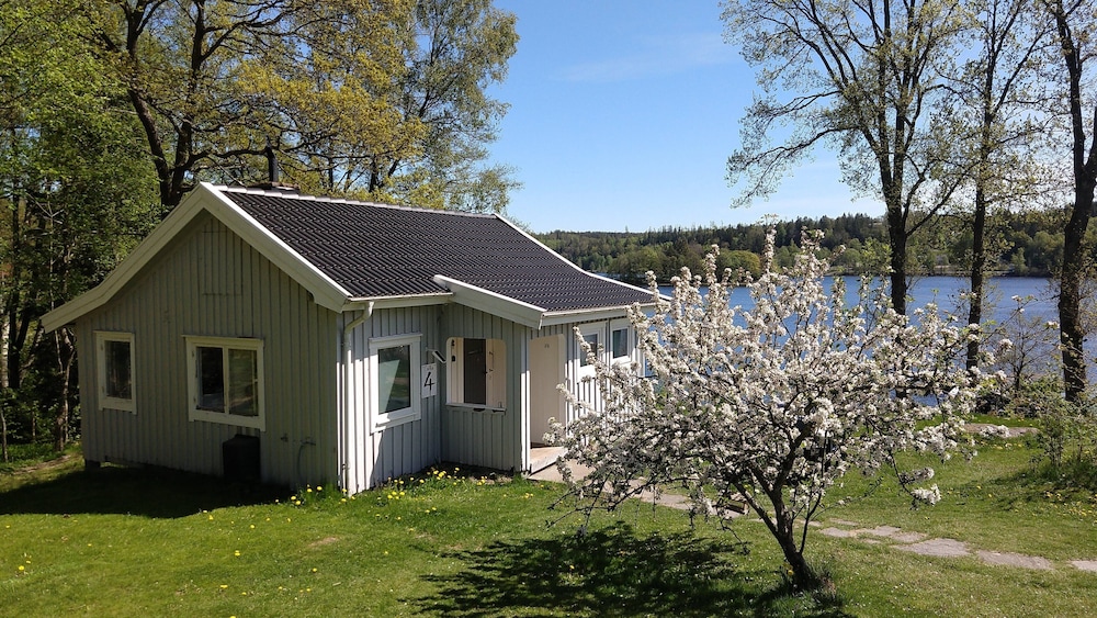 Family Cottage, 2 Double Beds, Lake View, Lakeside (Evika 4) photo 1