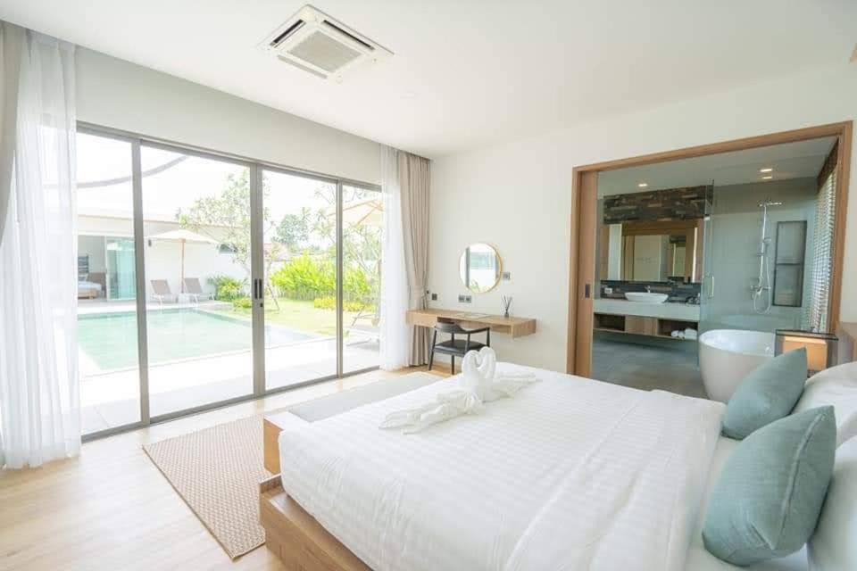 Three-Bedroom Villa photo 2