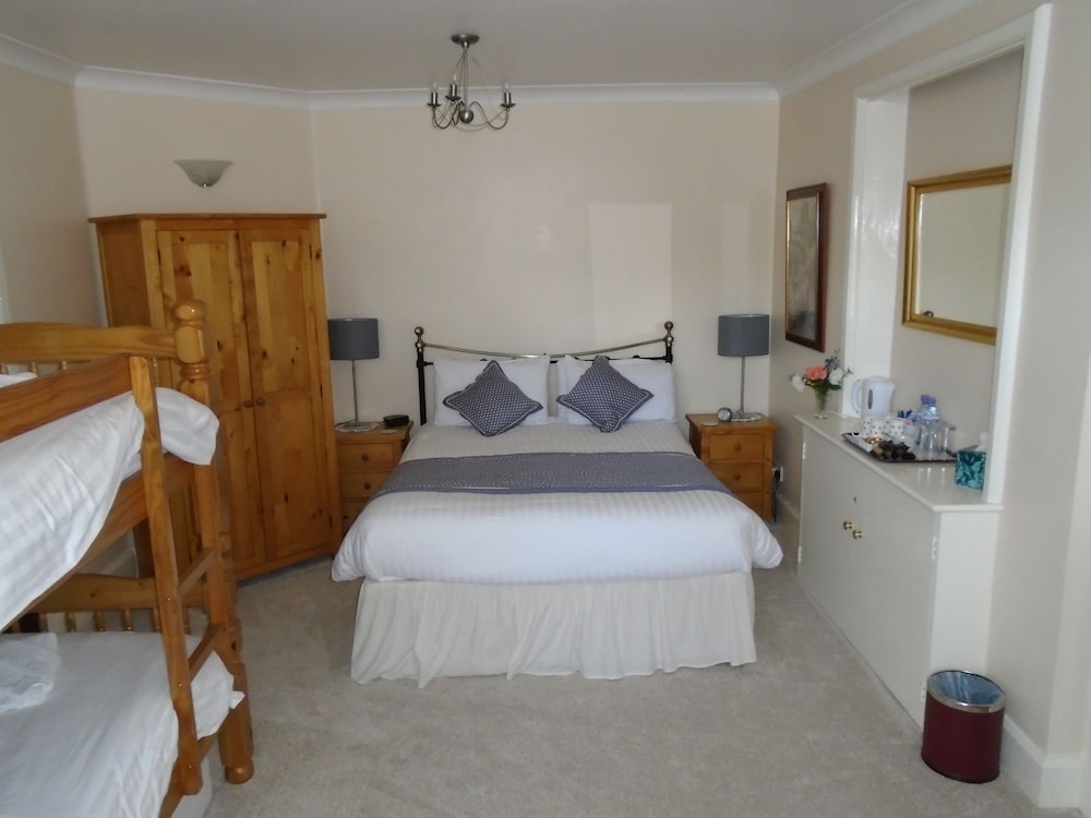 Family Room (Room 6)