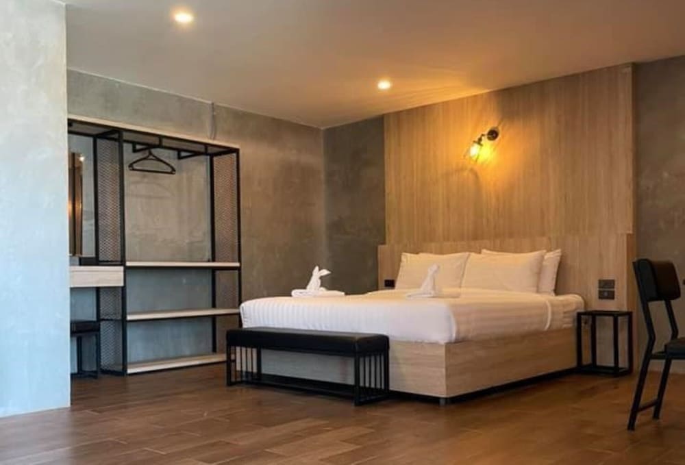 Deluxe Room - Photo 9