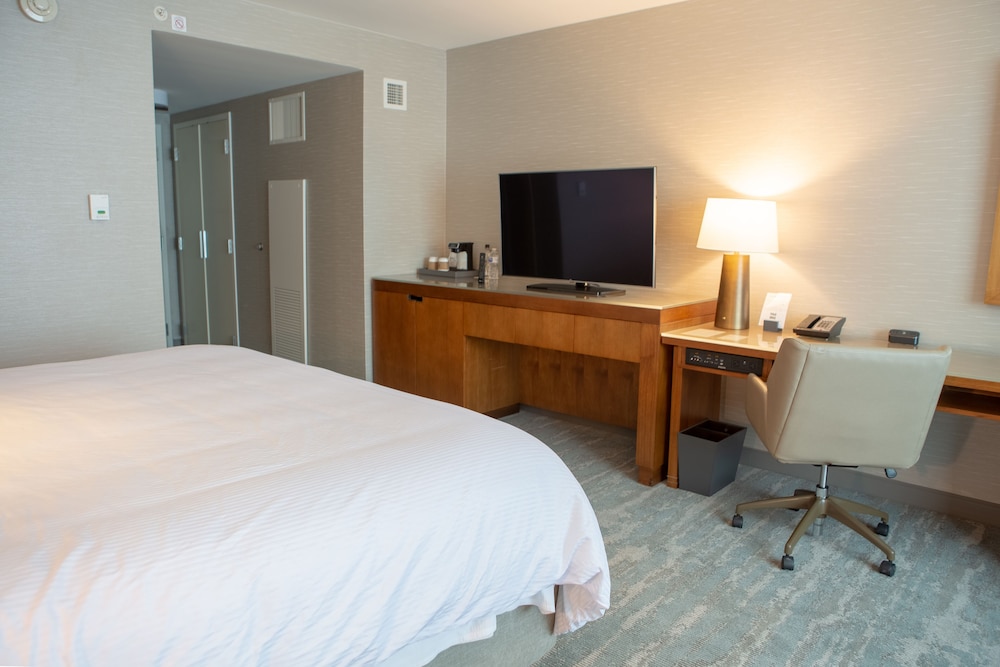 Traditional Room, 1 King Bed (Mobility Accessible, Tub)