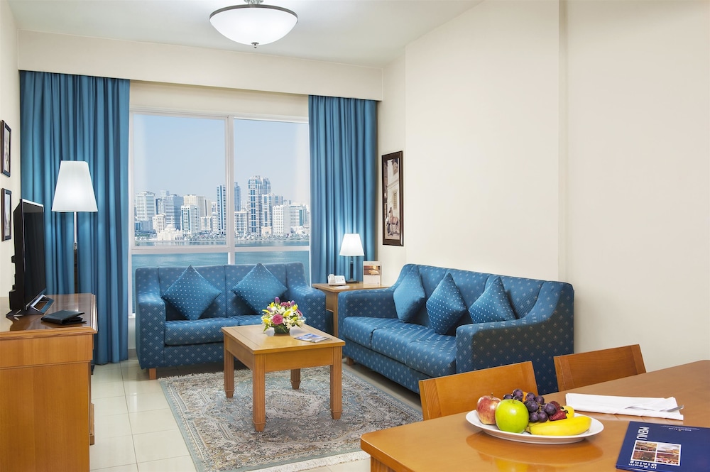 Suite, 3 Bedrooms, Kitchen (2 Double, 2 Single) photo 3