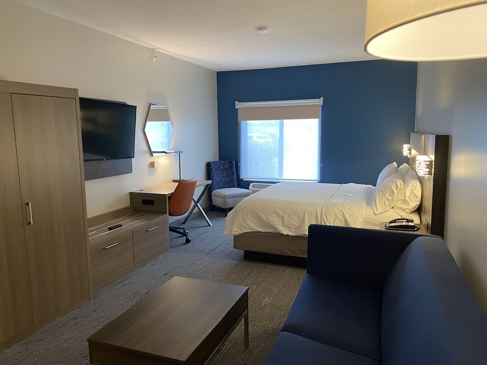 Suite, 1 King Bed, Accessible (Mobility) - Photo 7