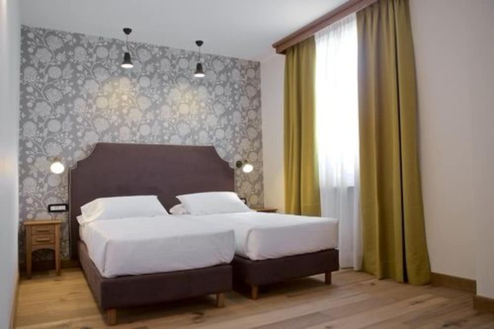 Deluxe Double or Twin Room, Balcony photo 2