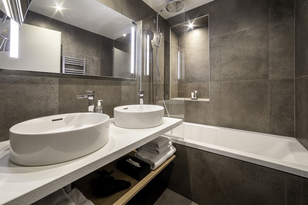 Superior Quadruple Room - Photo 12
