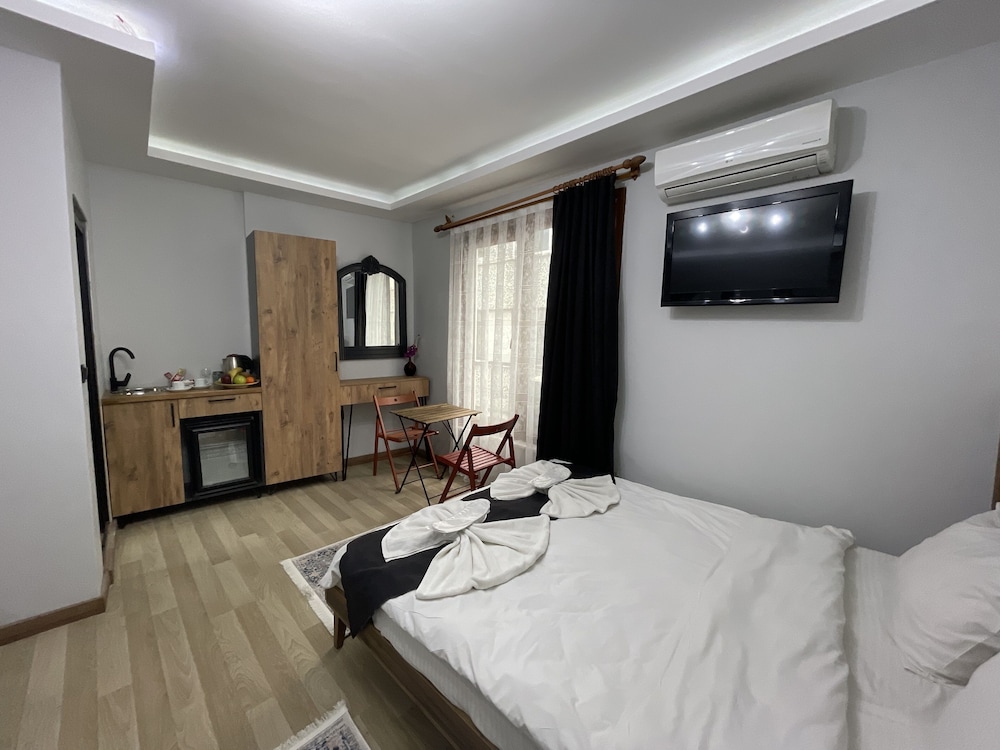 Deluxe Triple Room photo 2