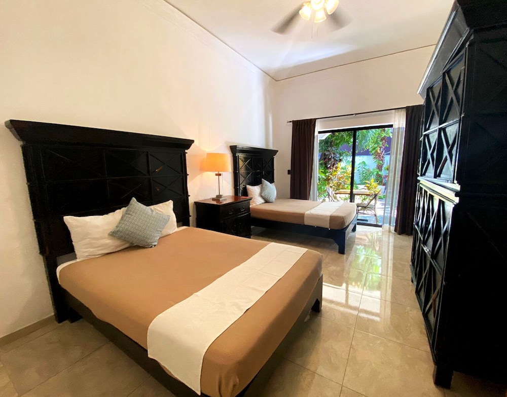 Quadruple Room, Poolside - Photo 1