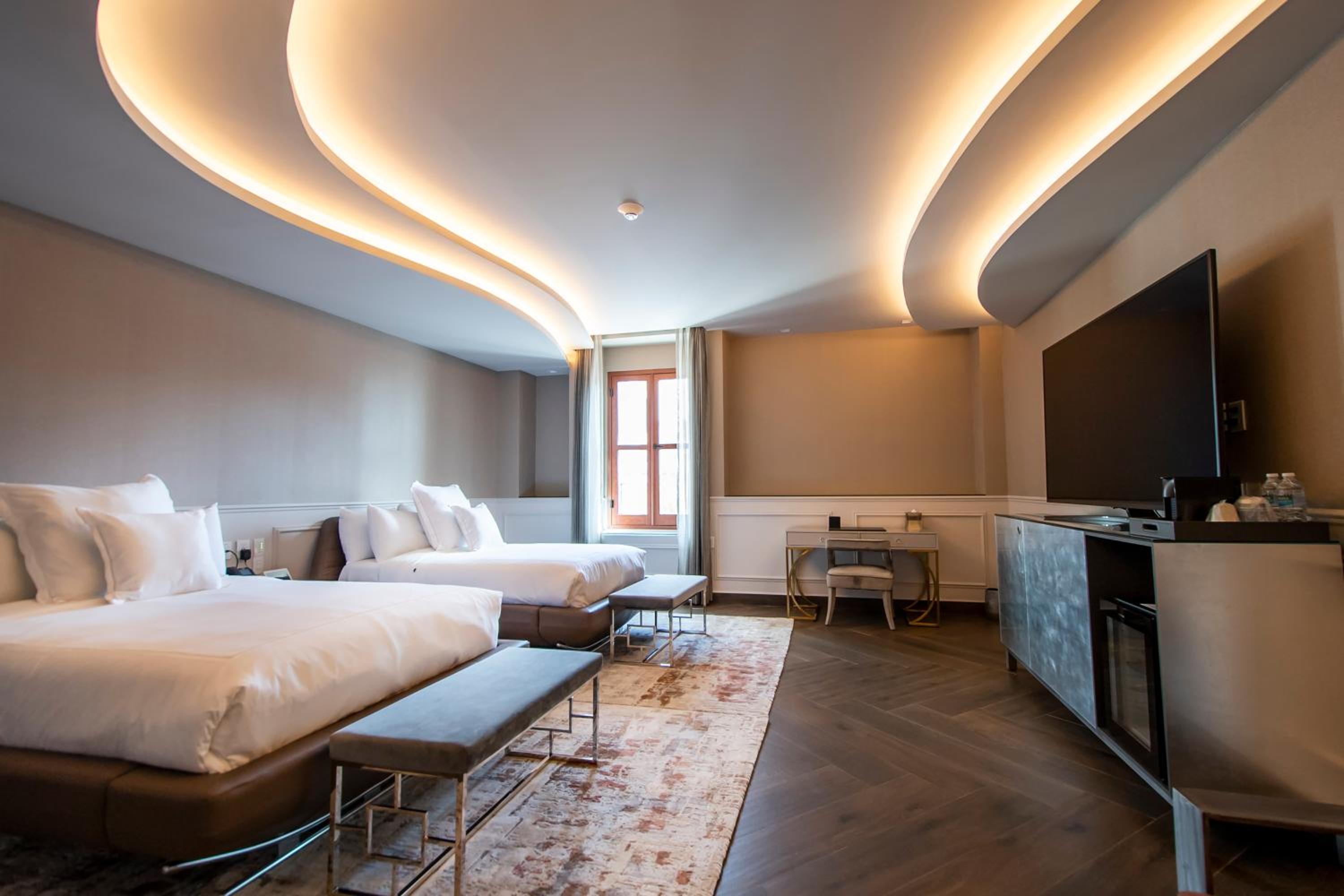 Twin Room with Bath - Photo 2