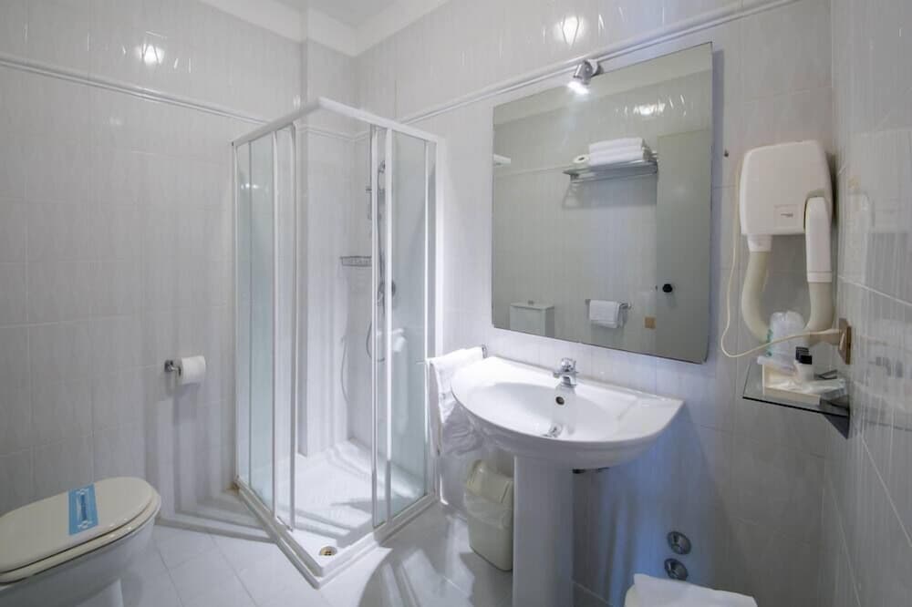 Deluxe Double or Twin Room - Photo 4