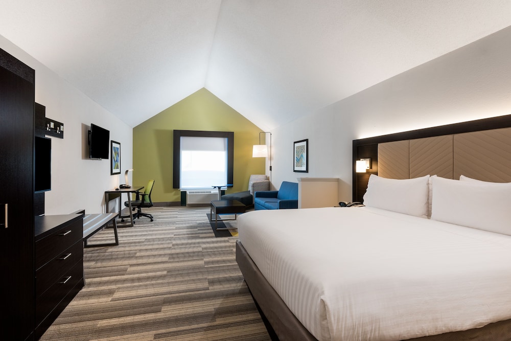 Suite, 1 King Bed with Sofa bed (Extra Floor Space) - Photo 4