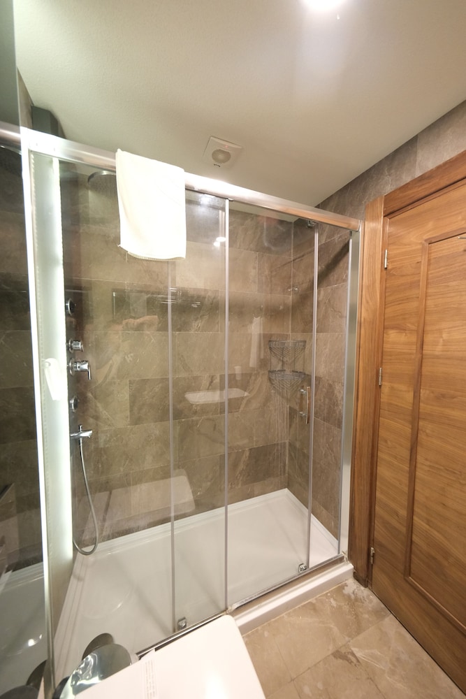 Deluxe Triple Room, Courtyard View photo 3