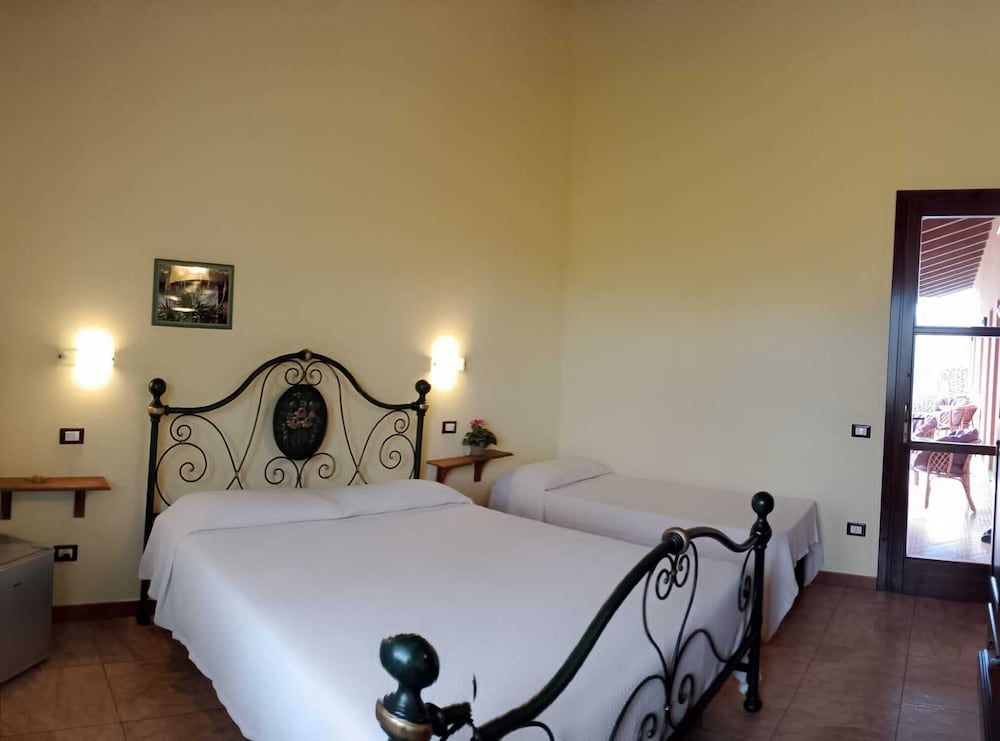 Standard Triple Room, Garden View photo 3